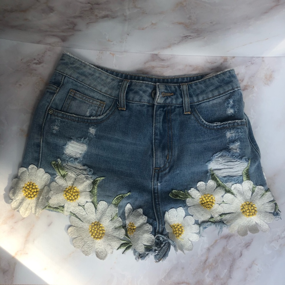 Daisy Mid Rise Shorts